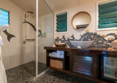 Deluxe ocean view villa bathroom